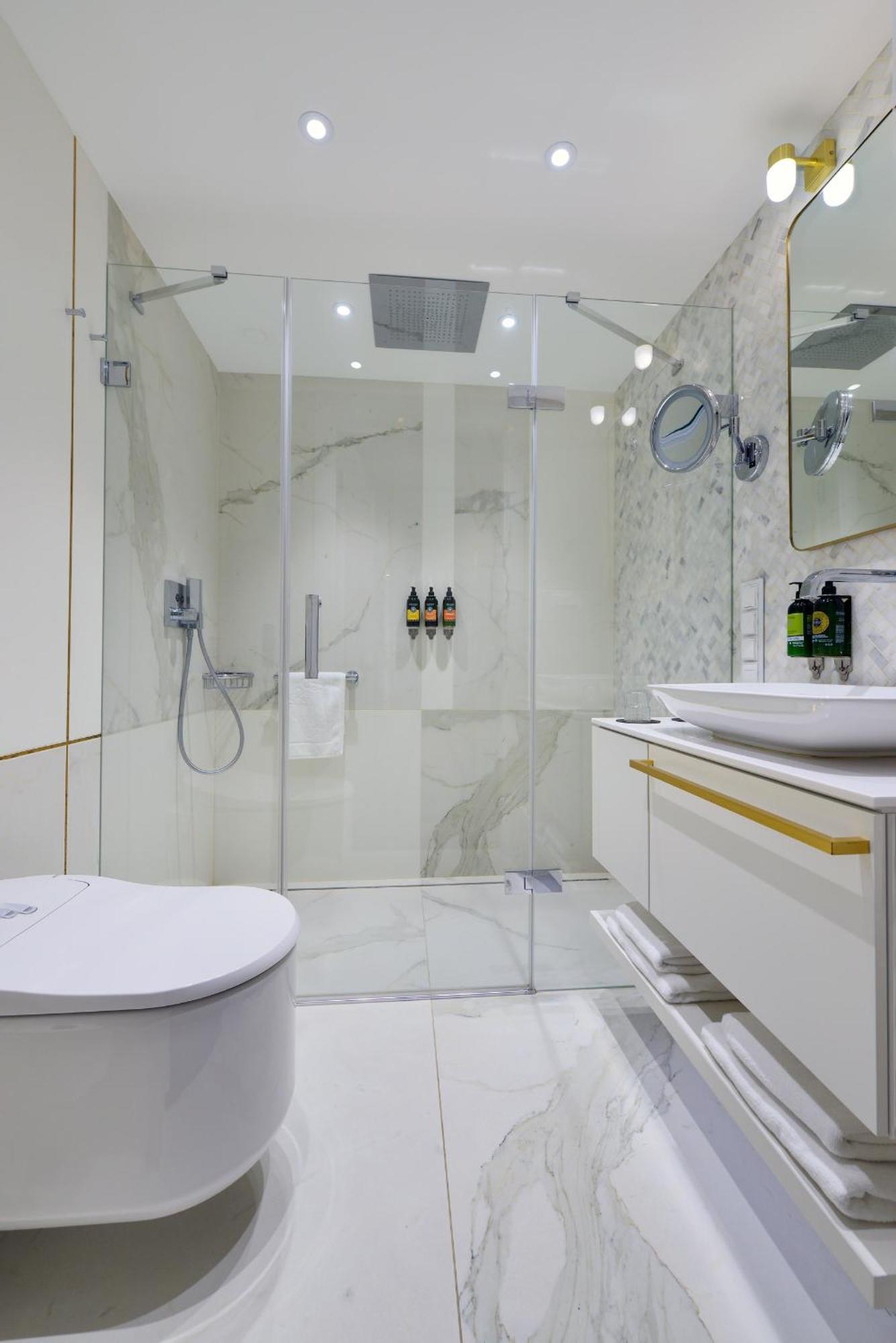 Hotel Ferreus Modern Art Deco Cracóvia Exterior foto A shower enclosure
